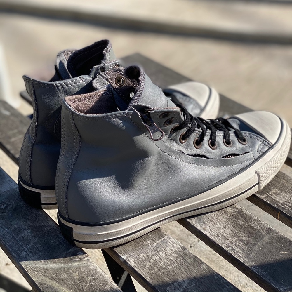 Converse - Picture 2 of 3